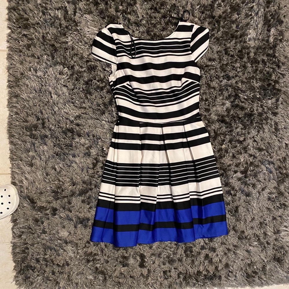 Withe, black, and blue short dress